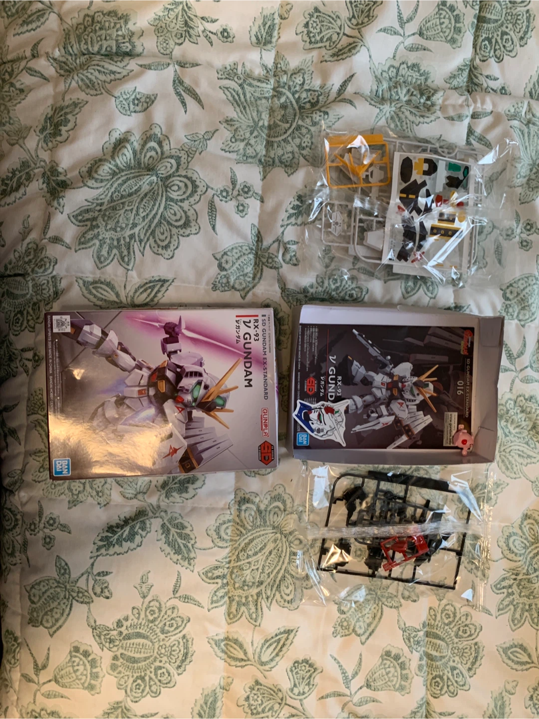 SD Gundam EX-Standard RX-93 Nu Gundam Model Kit