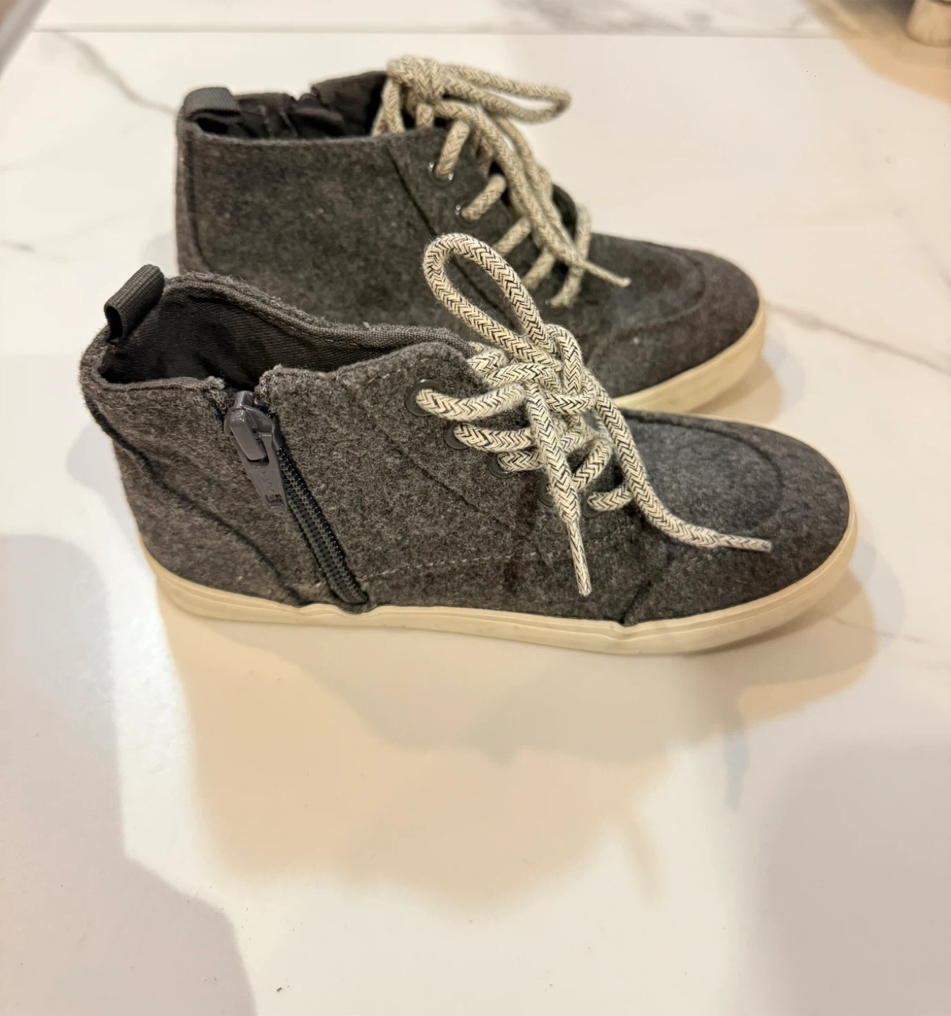 Kid’s Grey Fleece High-Top Sneakers size 11 - photo 2
