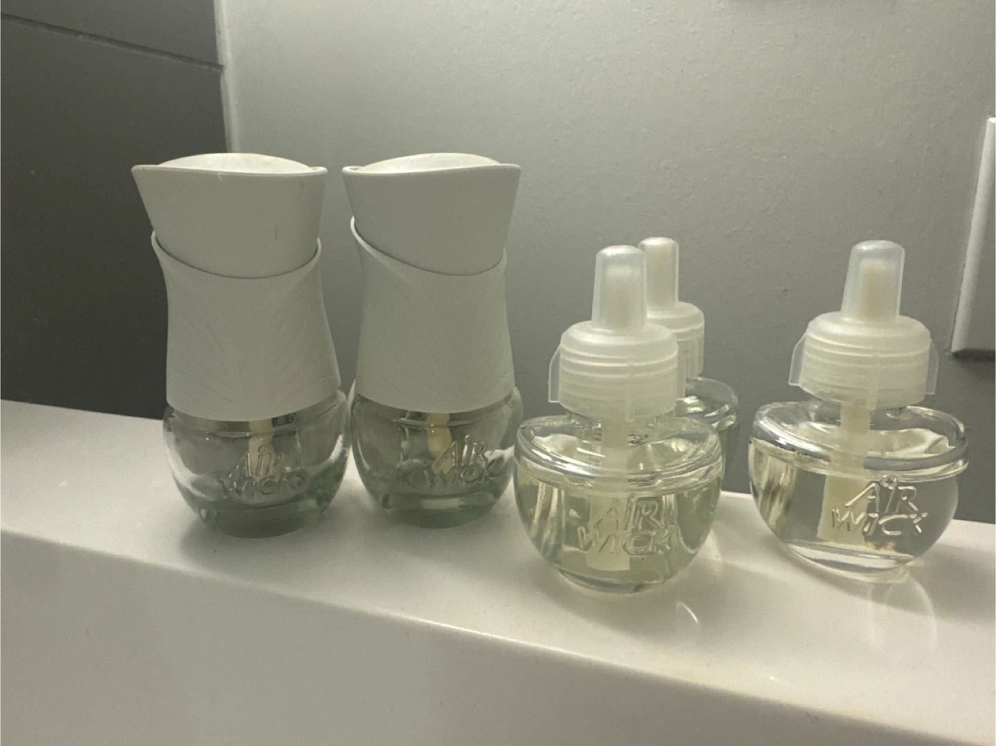 2 Air Wick Plug-Ins with 3Refills
