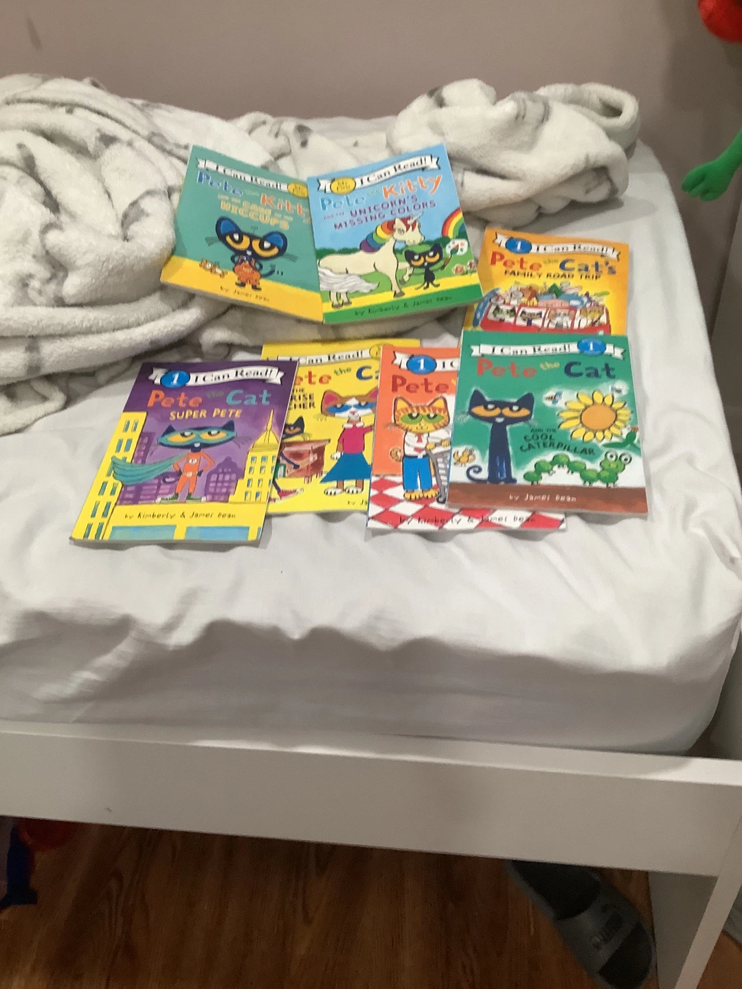Seven Pete the Cat Book Bundle