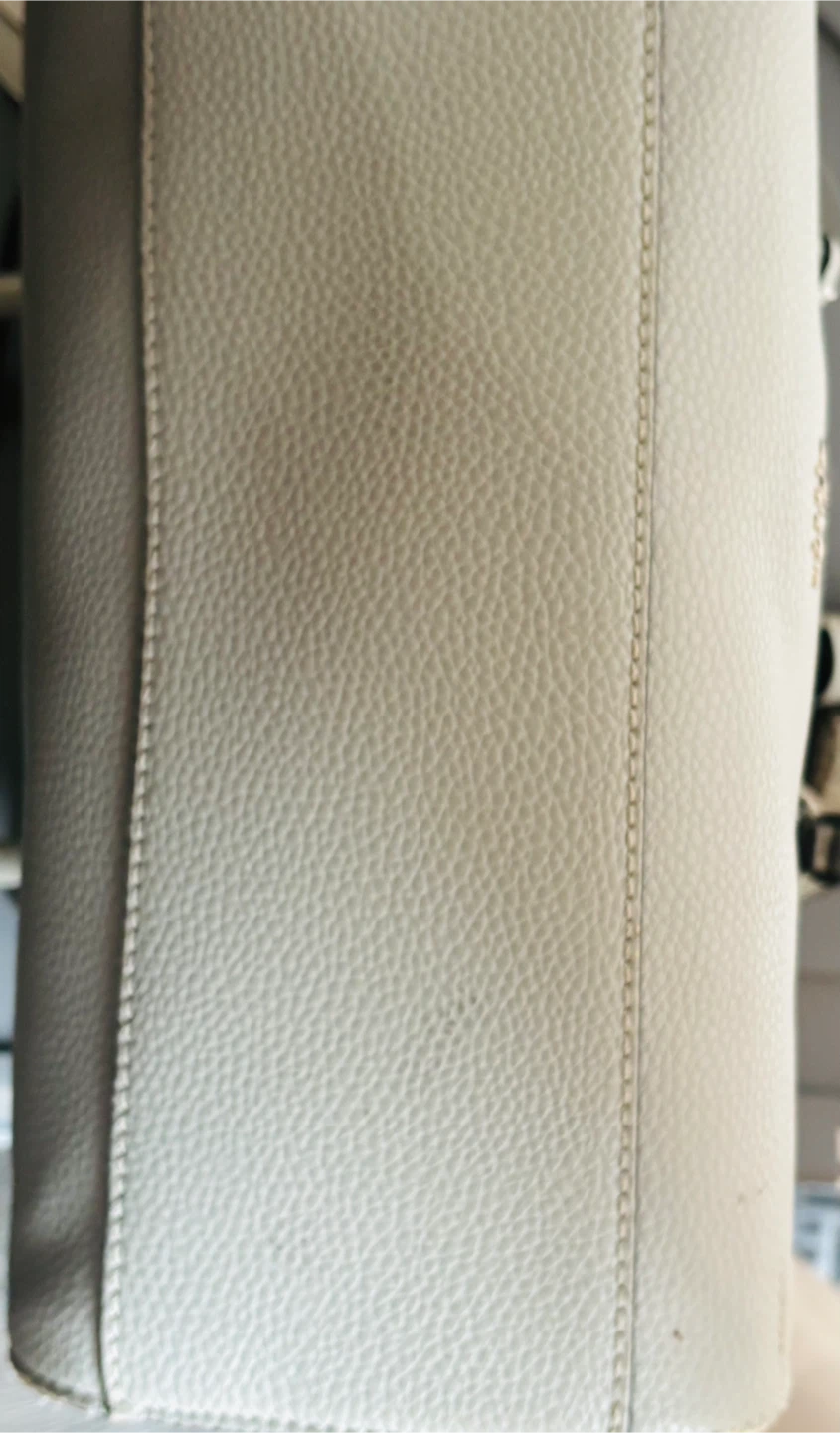 Guess  purse - photo 4