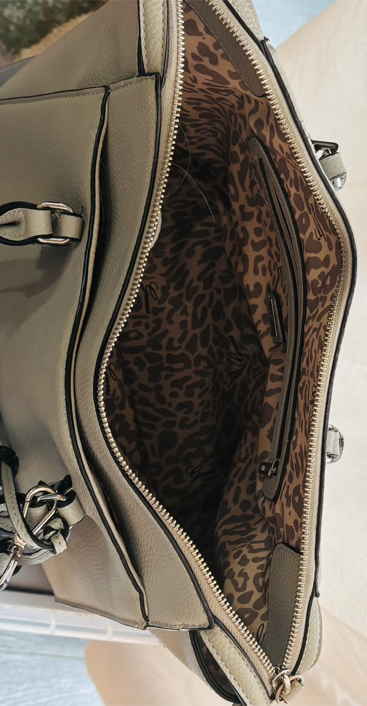 Guess  purse - photo 2