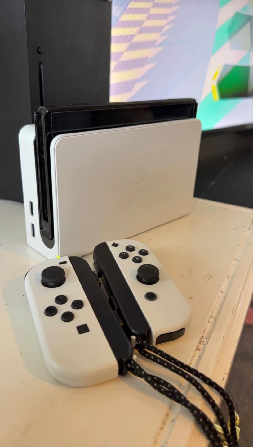 Nintendo Switch OLED Model w/ Minecraft Creeper Case - photo 2