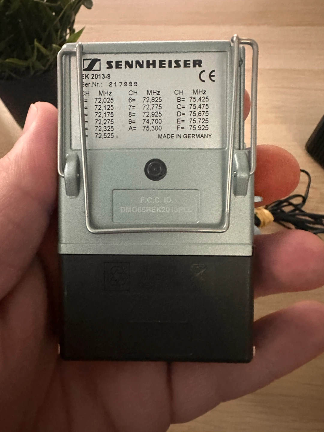 Sennheiser EK 2013-8 Wireless Transmitter Set with Charger - photo 4