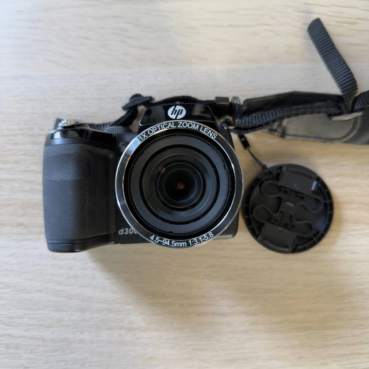 HP d3000 Digital Camera with Lowepro Case