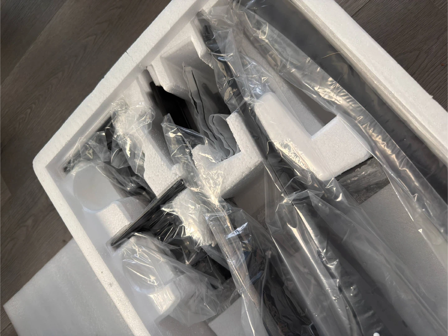 Ergotron DS100 Quad Monitor Desk Stand - photo 3