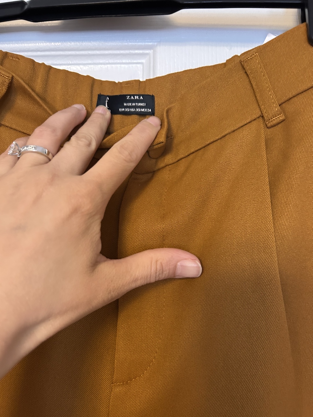 ZARA Women's mustard brown Pleated Trousers XS - photo 3