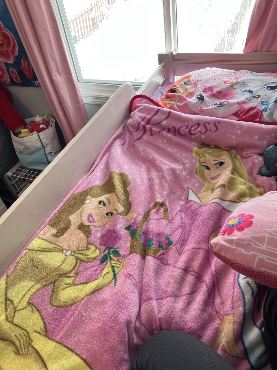 Twin loft bed with built in ladder - photo 5