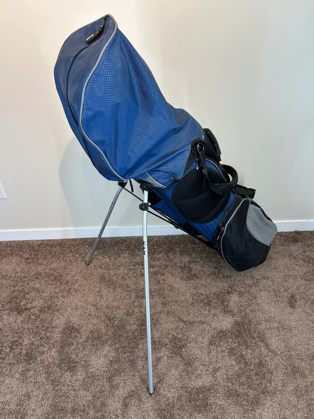 Blue Stand Golf Bag with Clubs and Accessories - photo 2