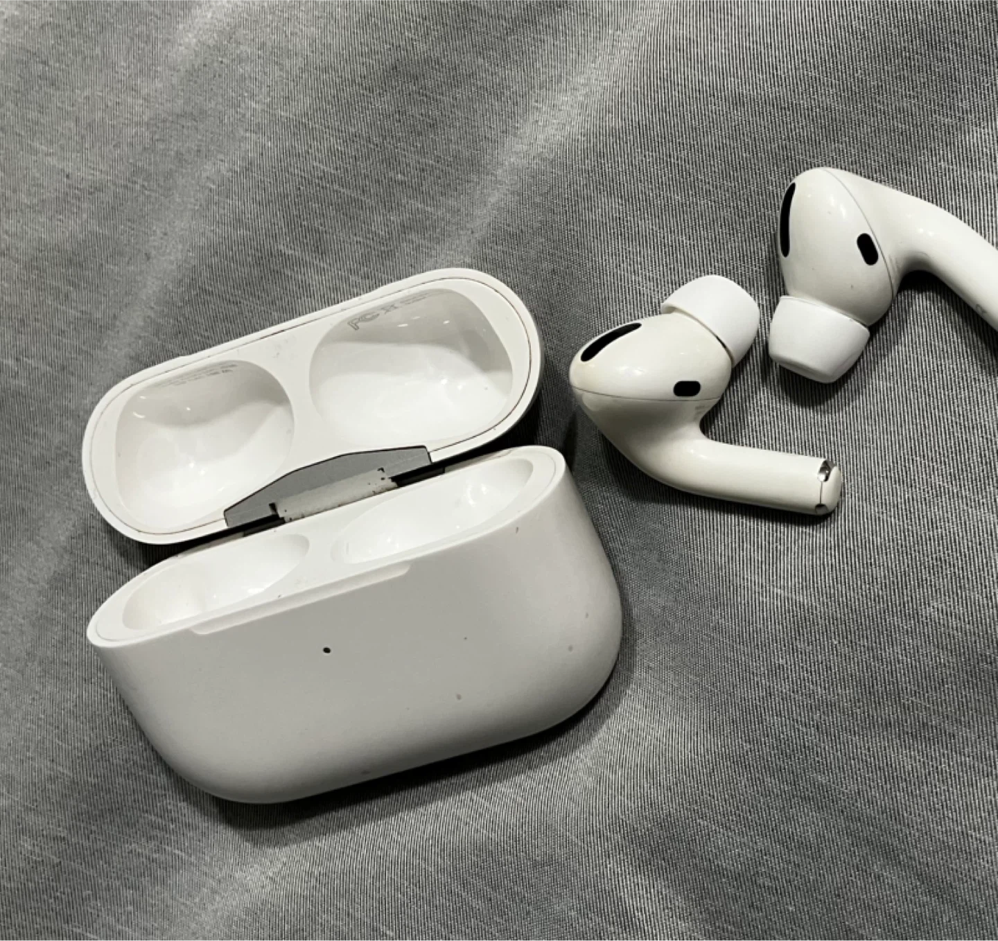 Apple AirPods Pro (1st Generation) - photo 2