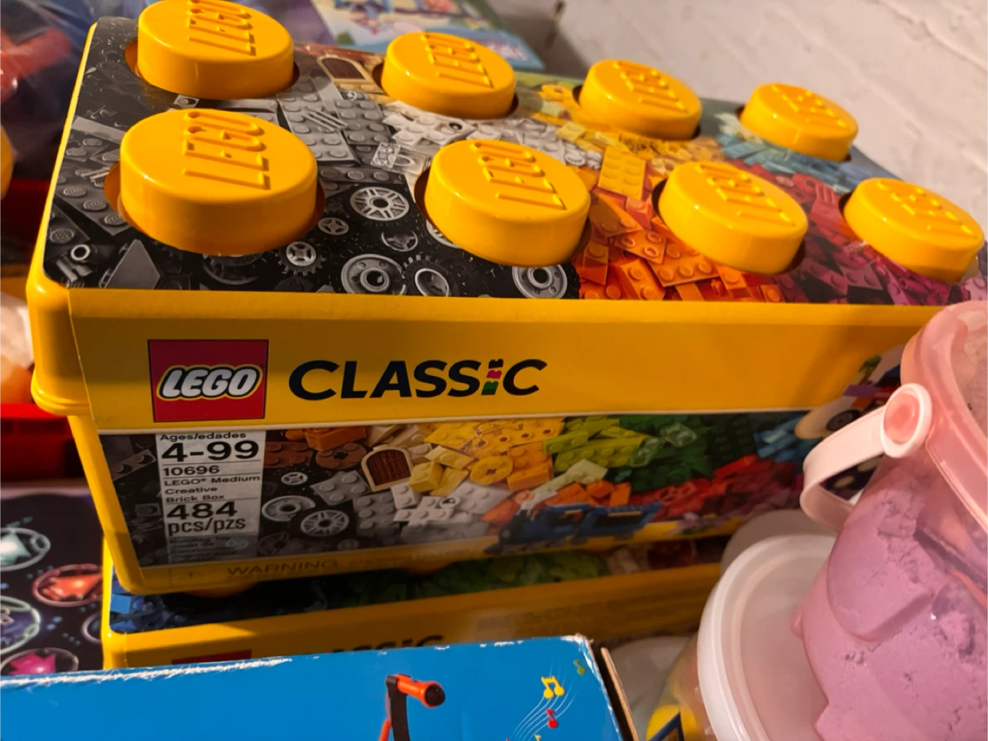 LEGO Classic Medium Brick Box 484 Pieces - photo 2