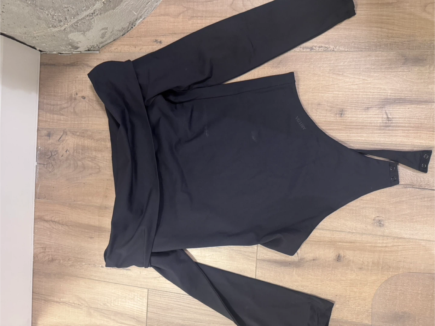 NEVER WORN Aritzia Long Sleeve Black Bodysuit - photo 2