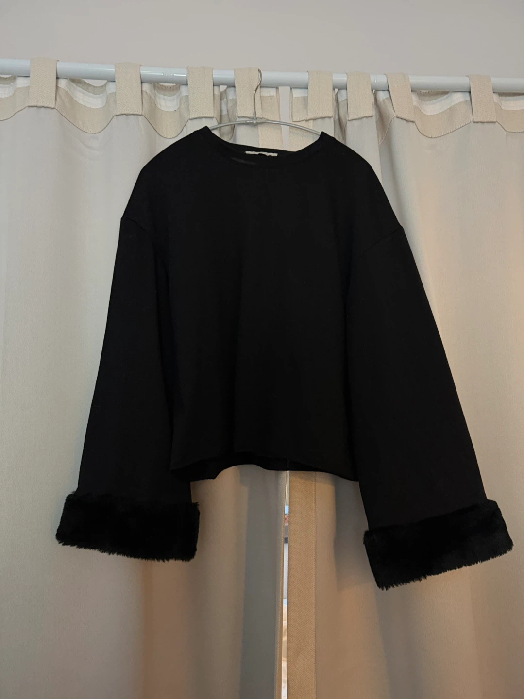 Zara Black Cropped Sweatshirt with Faux Fur Cuffs