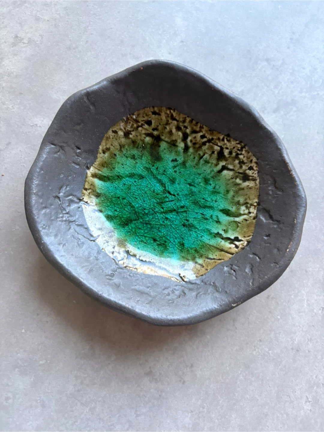 Japanese Studio Pottery Dish – Handmade Glazed Ceramic Bowl
