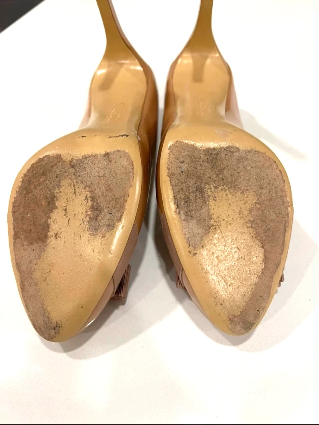 Salvatore Ferragamo Patent Leather Bow Heels Size 6.5B - photo 4