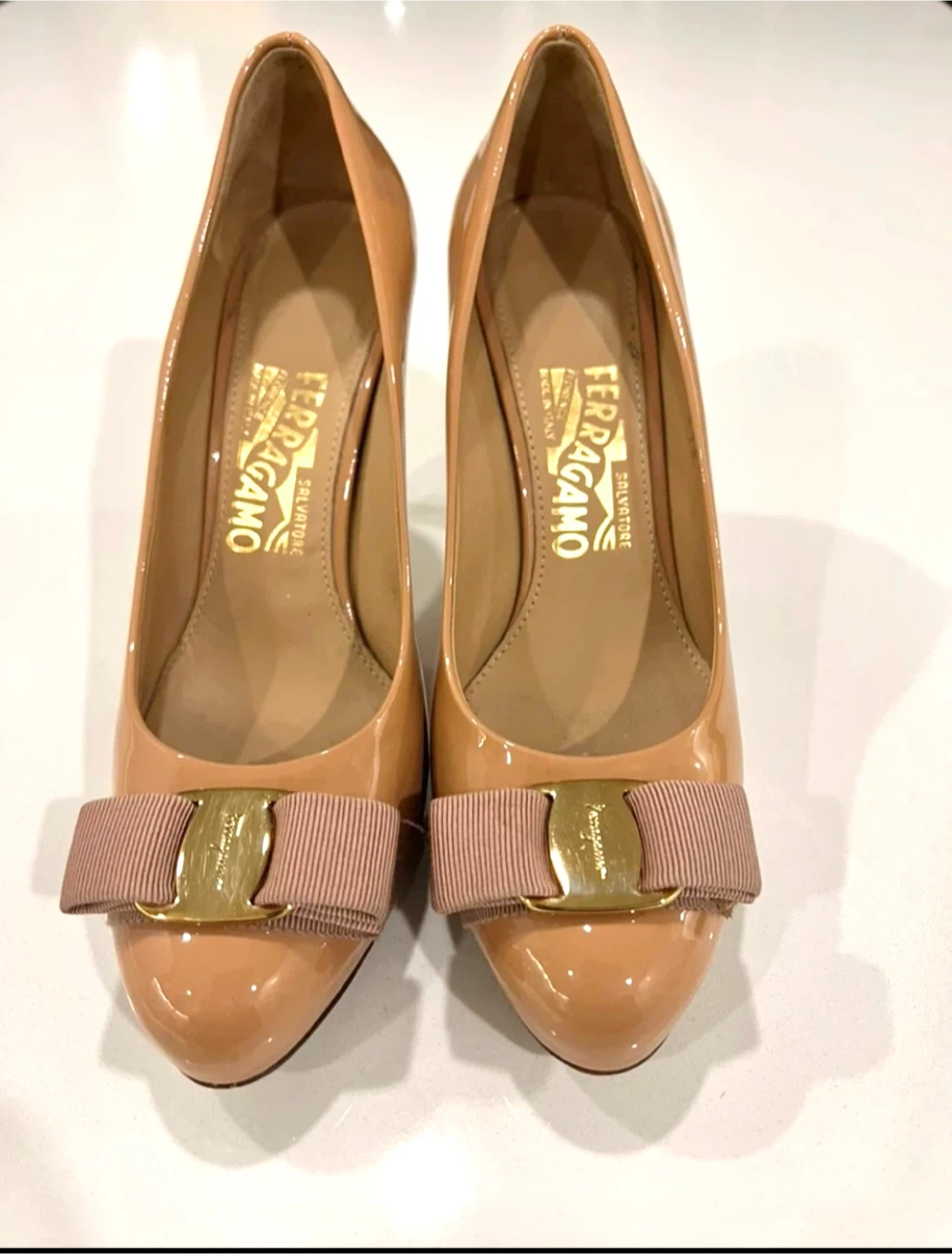 Salvatore Ferragamo Patent Leather Bow Heels Size 6.5B - photo 3