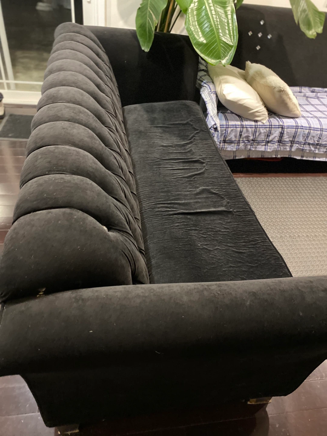 Black couch - photo 5