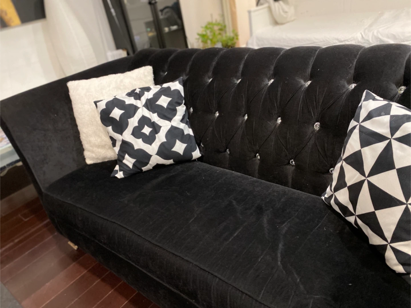 Black couch - photo 2