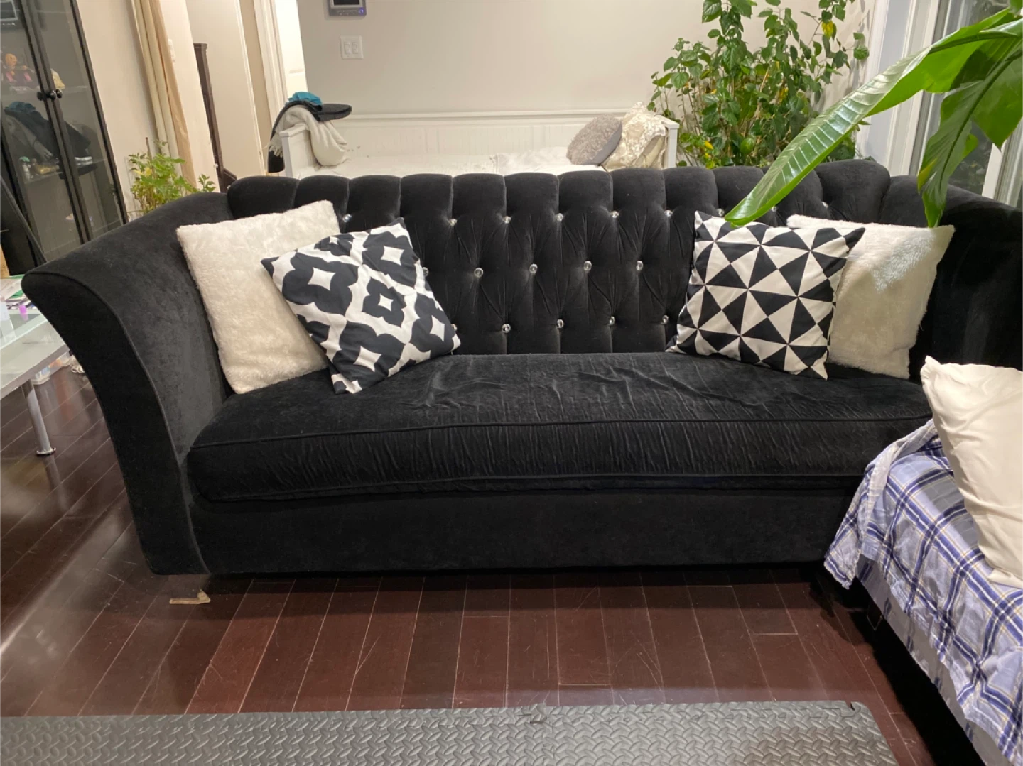 Black couch - photo 3