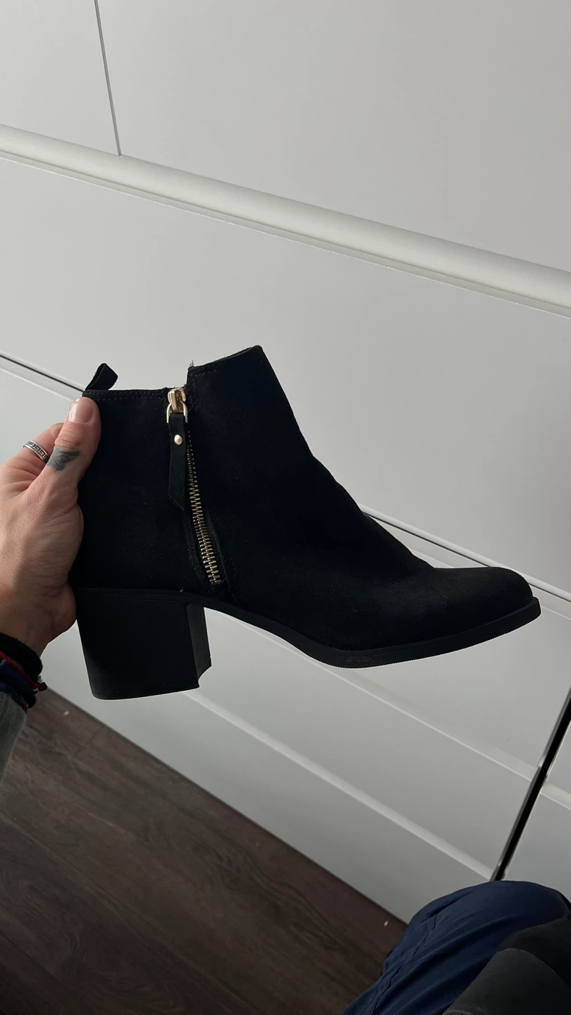 H&M suede black boots
