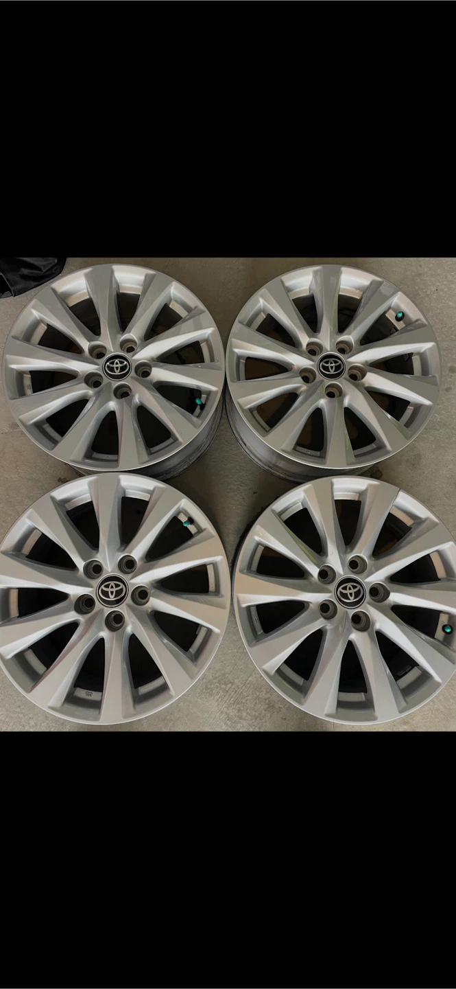 Toyota 17" Alloy Wheels (Set of 4) with TPMS Sensors