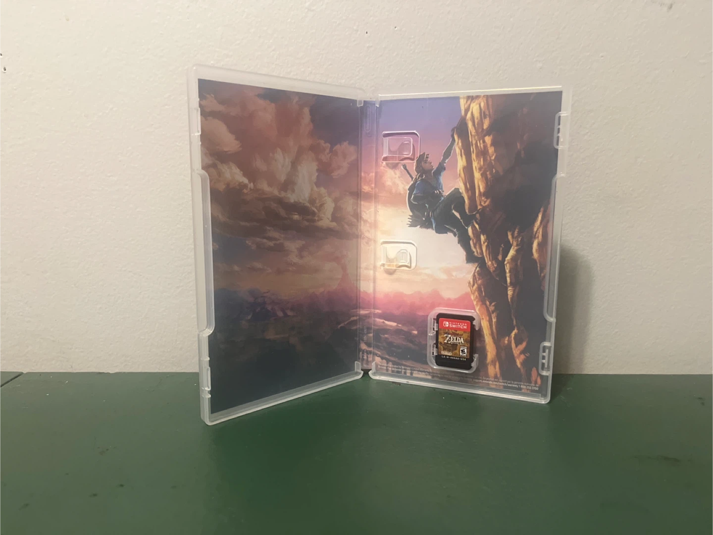 The Legend of Zelda: Breath of the Wild Nintendo Switch Game - photo 2