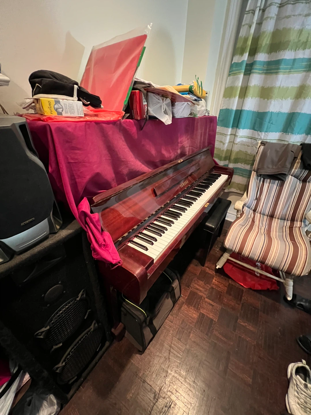 Yamaha Upright Piano - photo 2