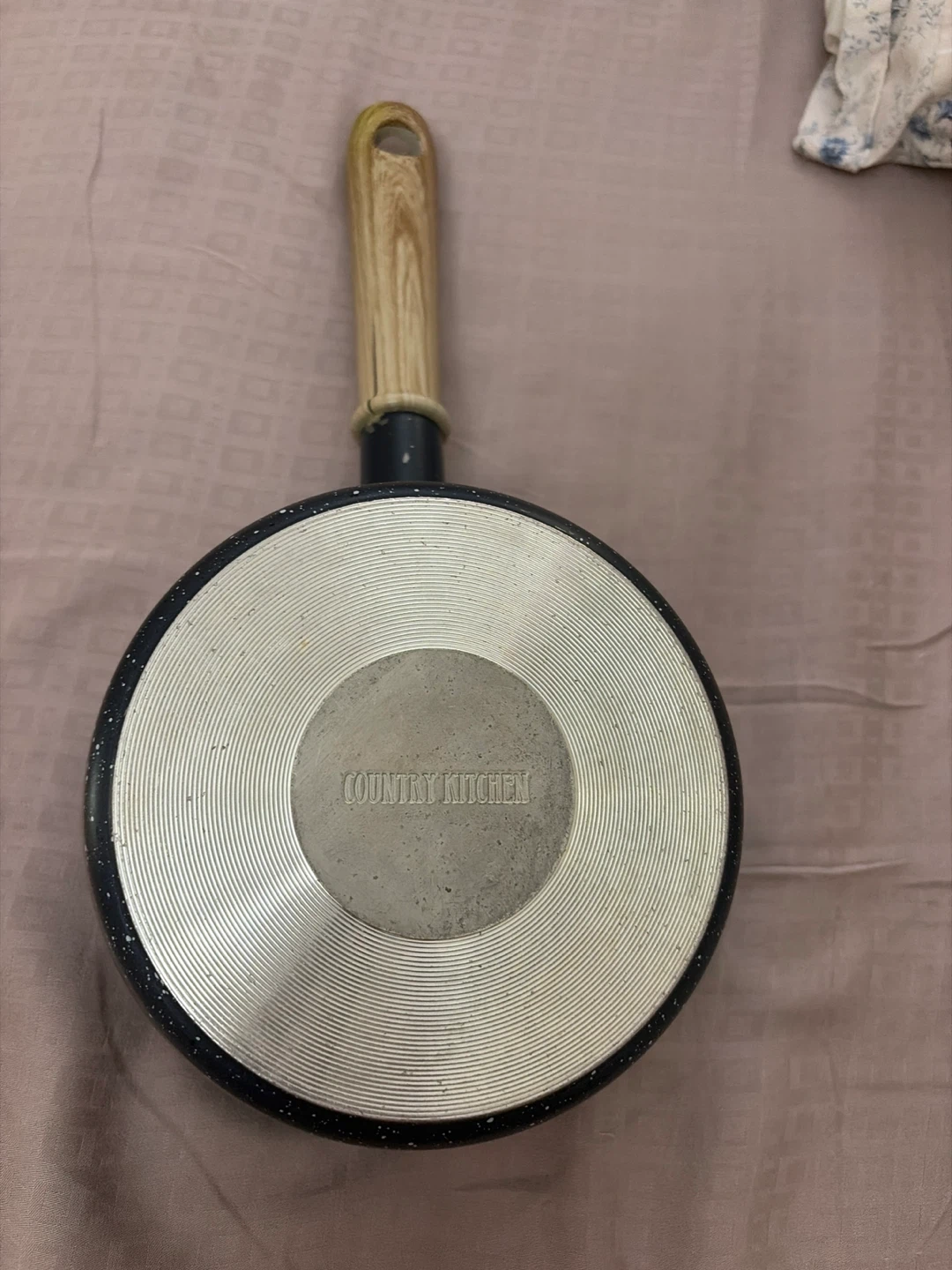 Free Bakelite handle small saucepan - photo 3