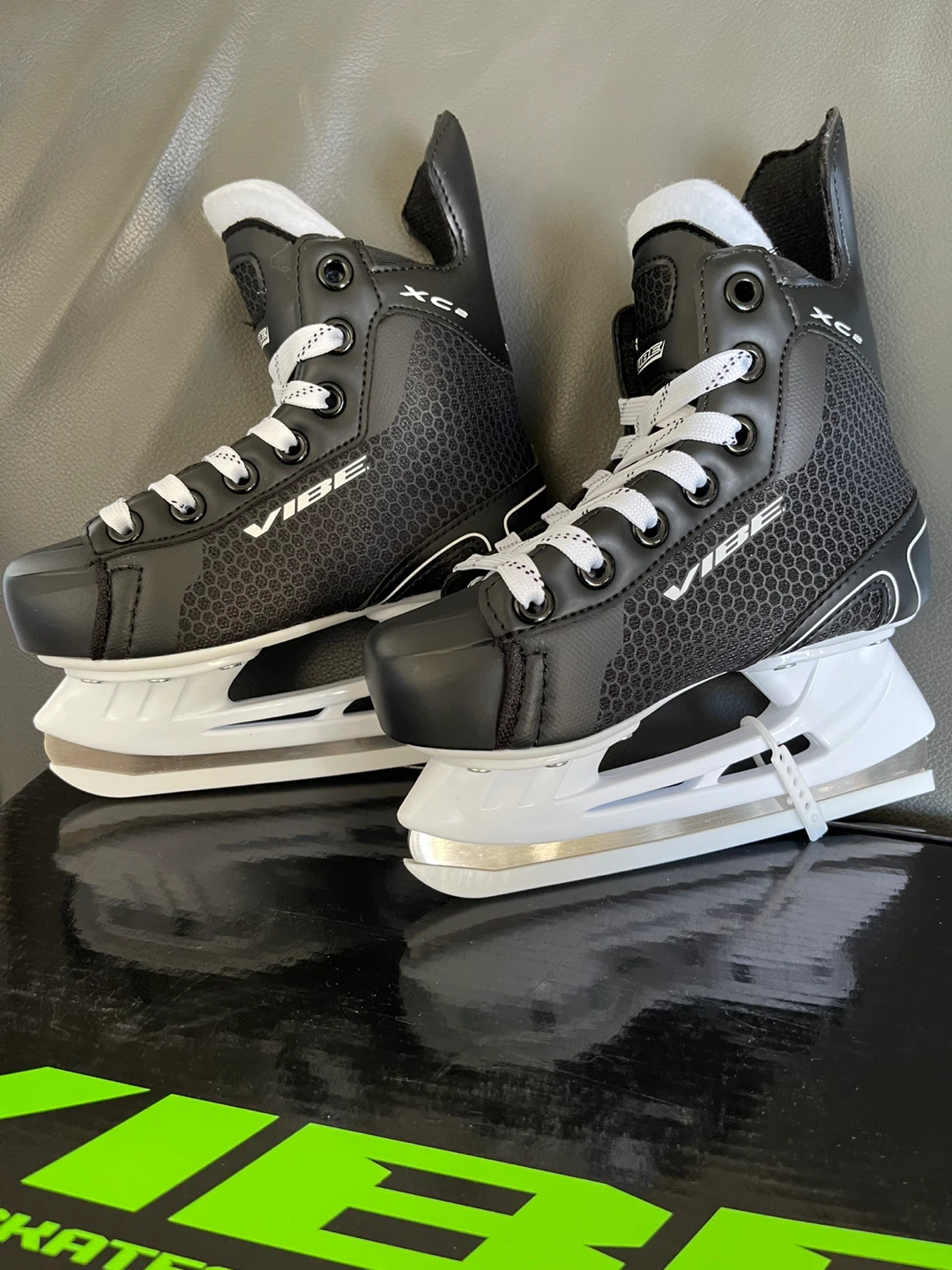 Hockey Ice Skates kids youth 11 size.