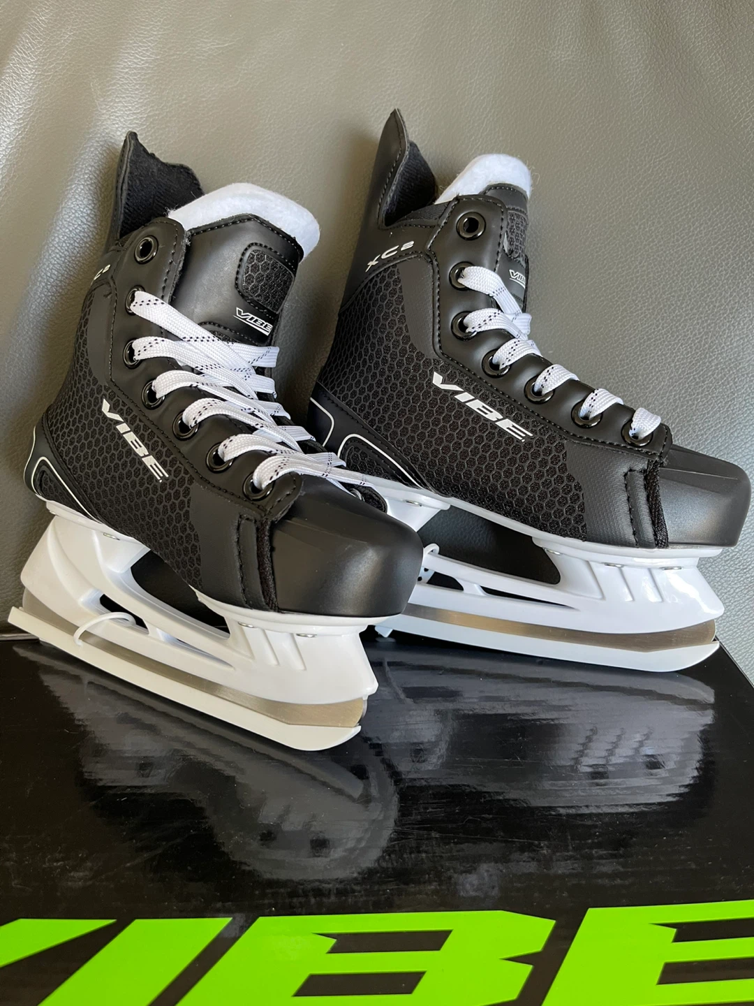 Hockey Ice Skates kids youth 11 size. - photo 2