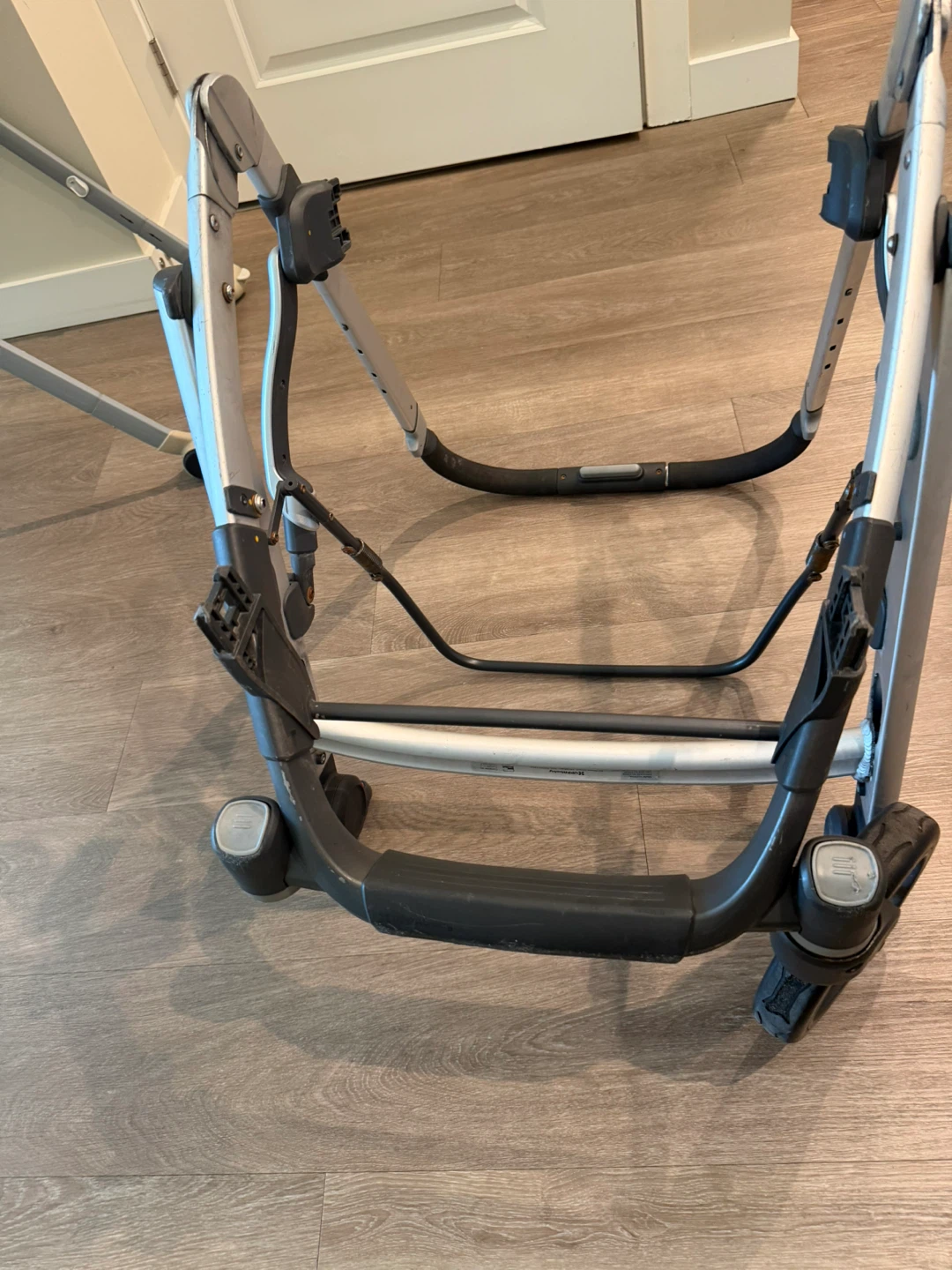 UPPAbaby Vista Stroller Frame & wheel and basket - photo 5