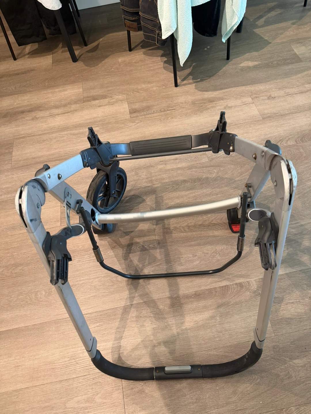 UPPAbaby Vista Stroller Frame & wheel and basket - photo 2