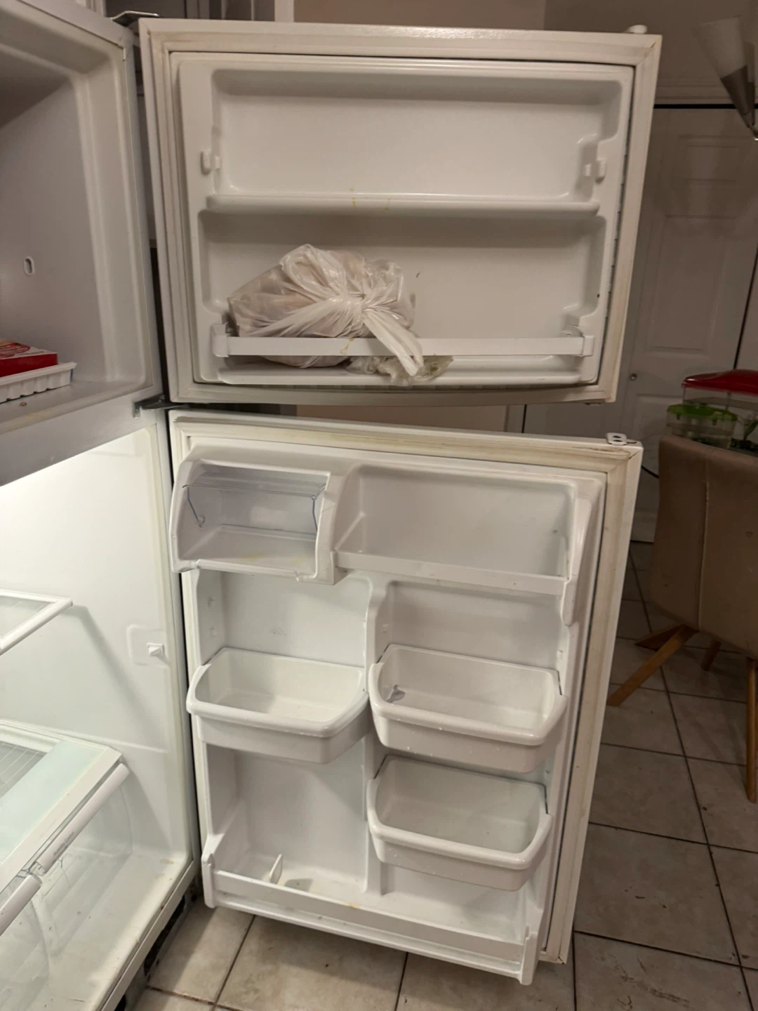 Inglis White Top Freezer Refrigerator - photo 3