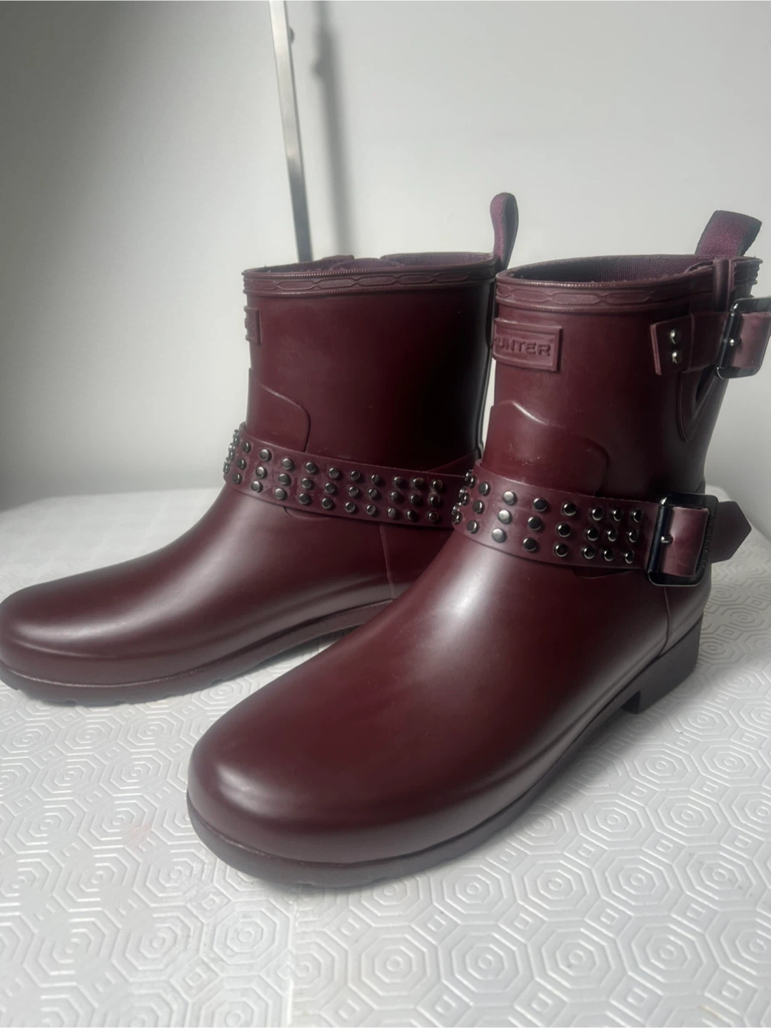 Hunter Burgundy Rubber Boots with Studded Straps Size 7 - photo 2