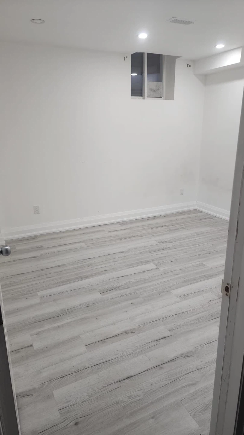 One bedroom in a shared basement apartment - photo 5