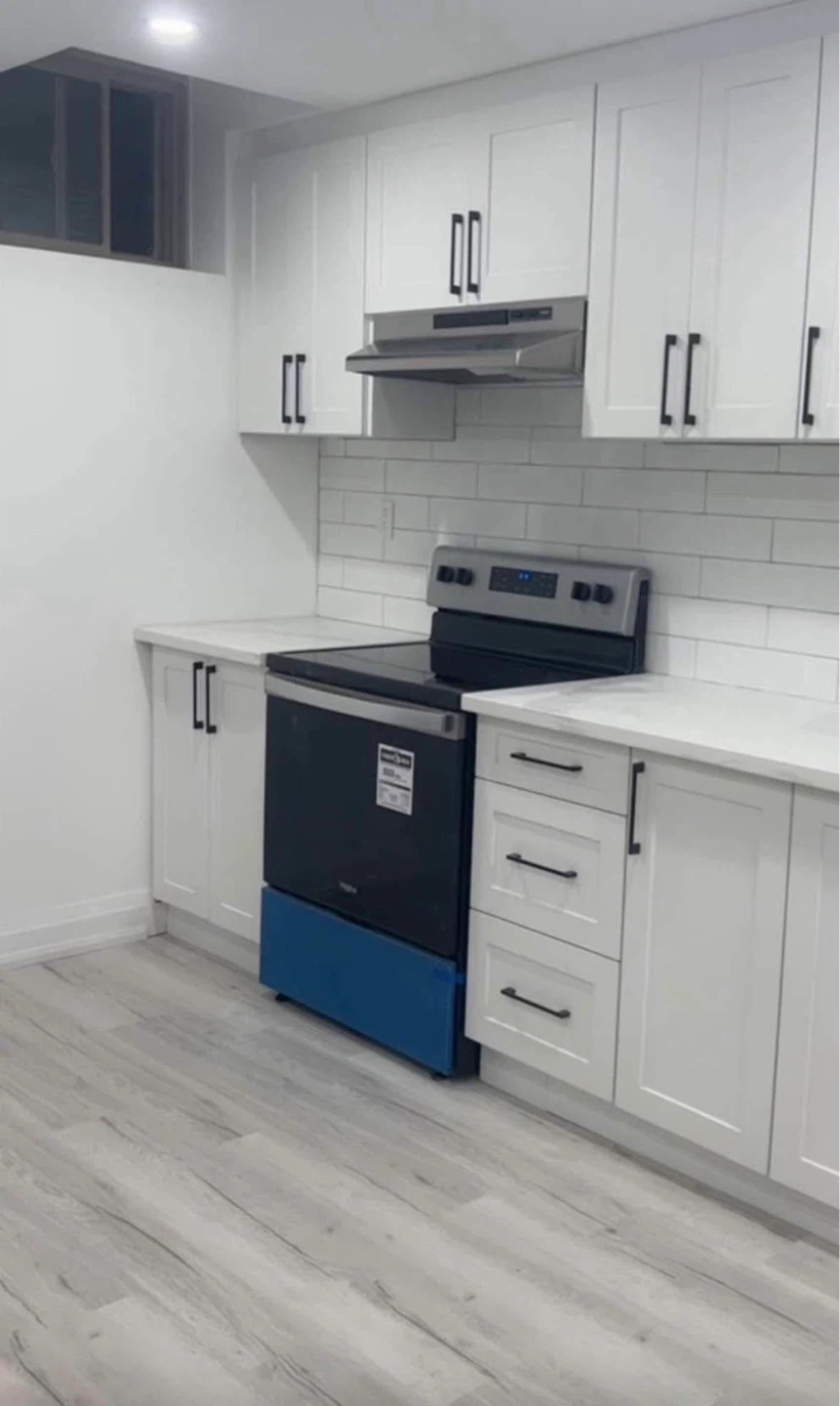 One bedroom in a shared basement apartment - photo 3