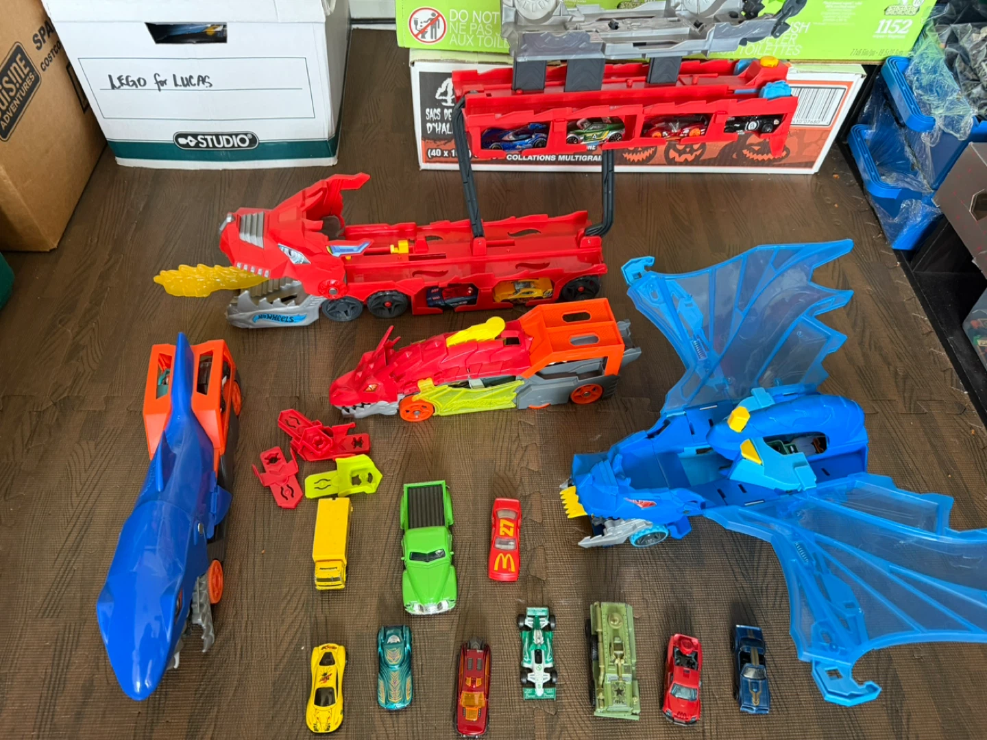 Hot Wheels Dragon Hauler and Multiple Cars