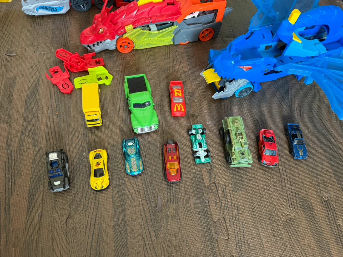 Hot Wheels Dragon Hauler and Multiple Cars - photo 4