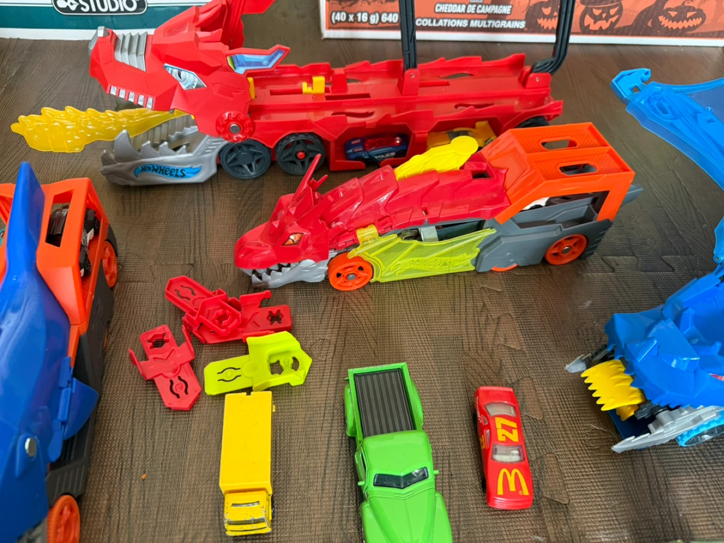 Hot Wheels Dragon Hauler and Multiple Cars - photo 2