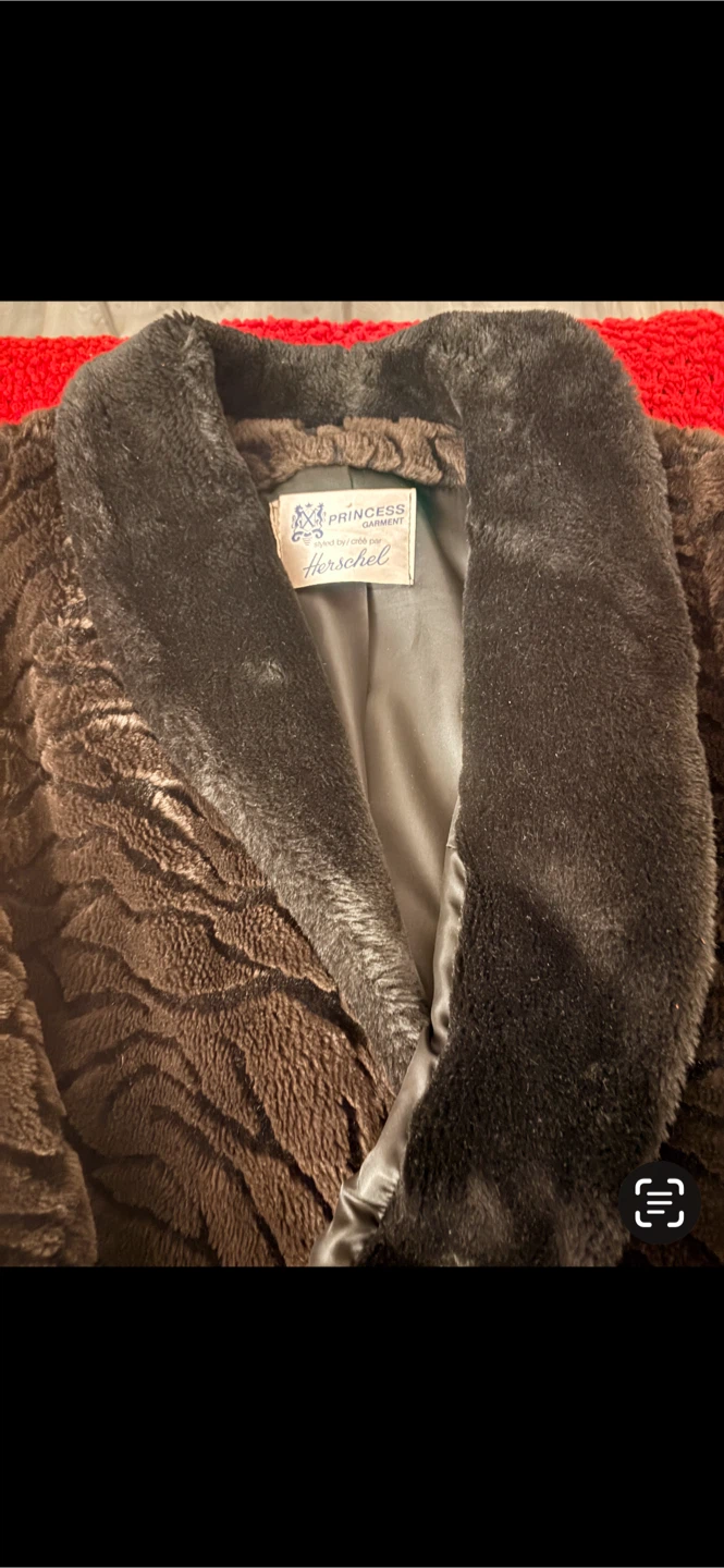Herschel Princess Collection Faux Fur Coat - photo 3