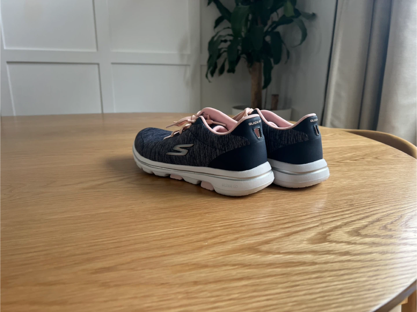 Skechers Go Walk Women's Sneakers Size 8.5 Blue Pink - photo 3