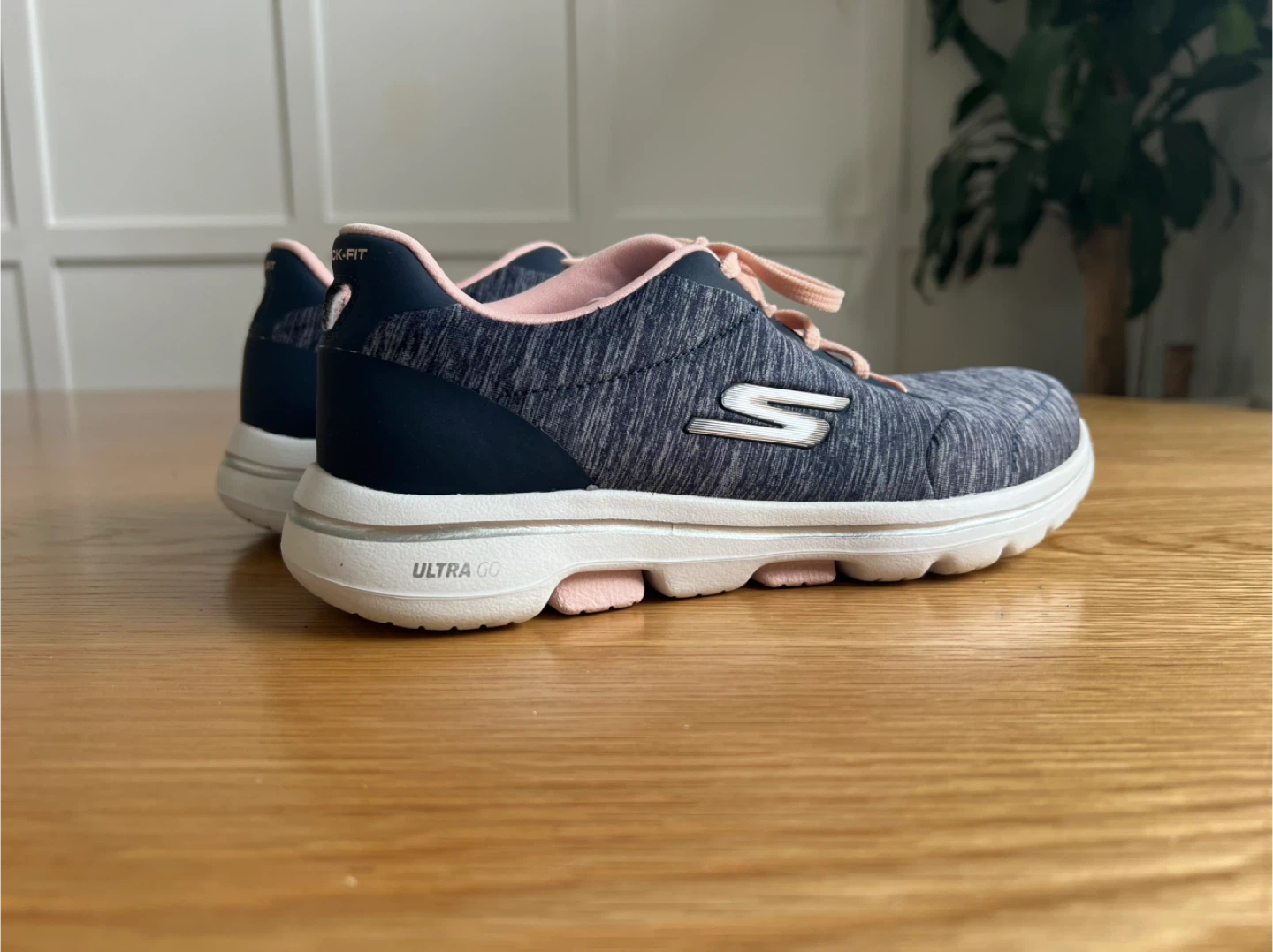Skechers Go Walk Women's Sneakers Size 8.5 Blue Pink