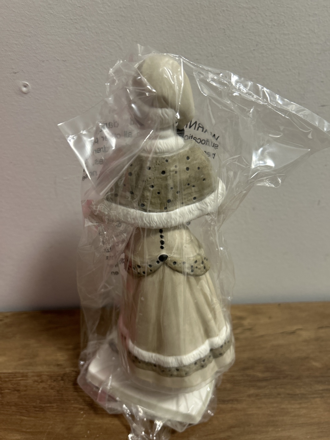 Avon 100th Anniversary President's Recognition Award Figurine - photo 4