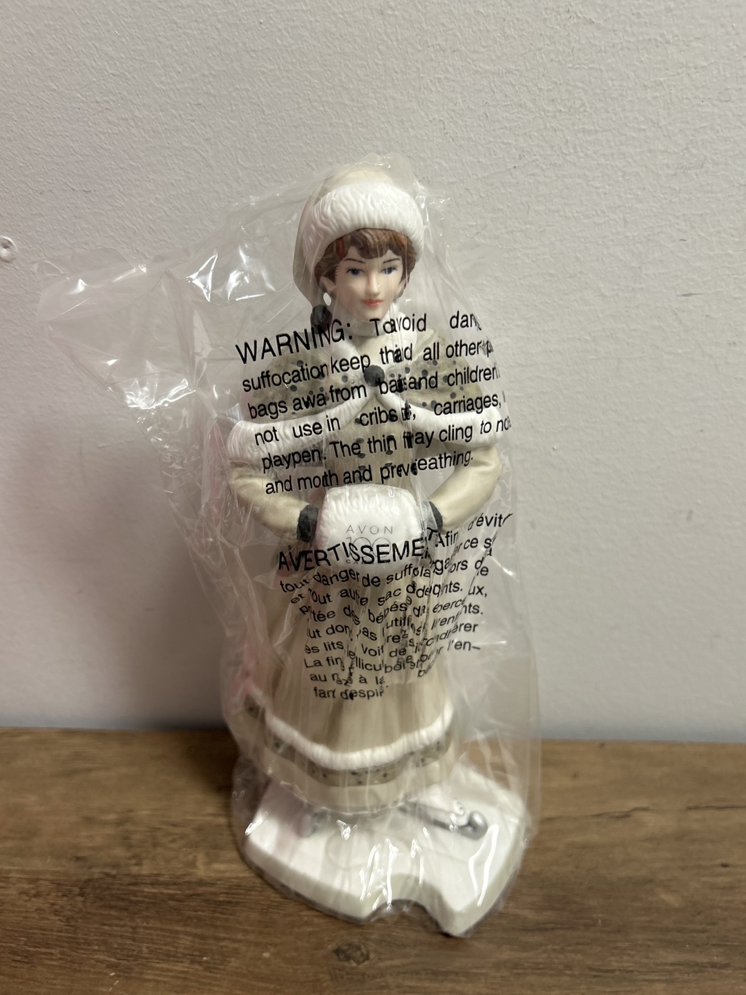 Avon 100th Anniversary President's Recognition Award Figurine - photo 2
