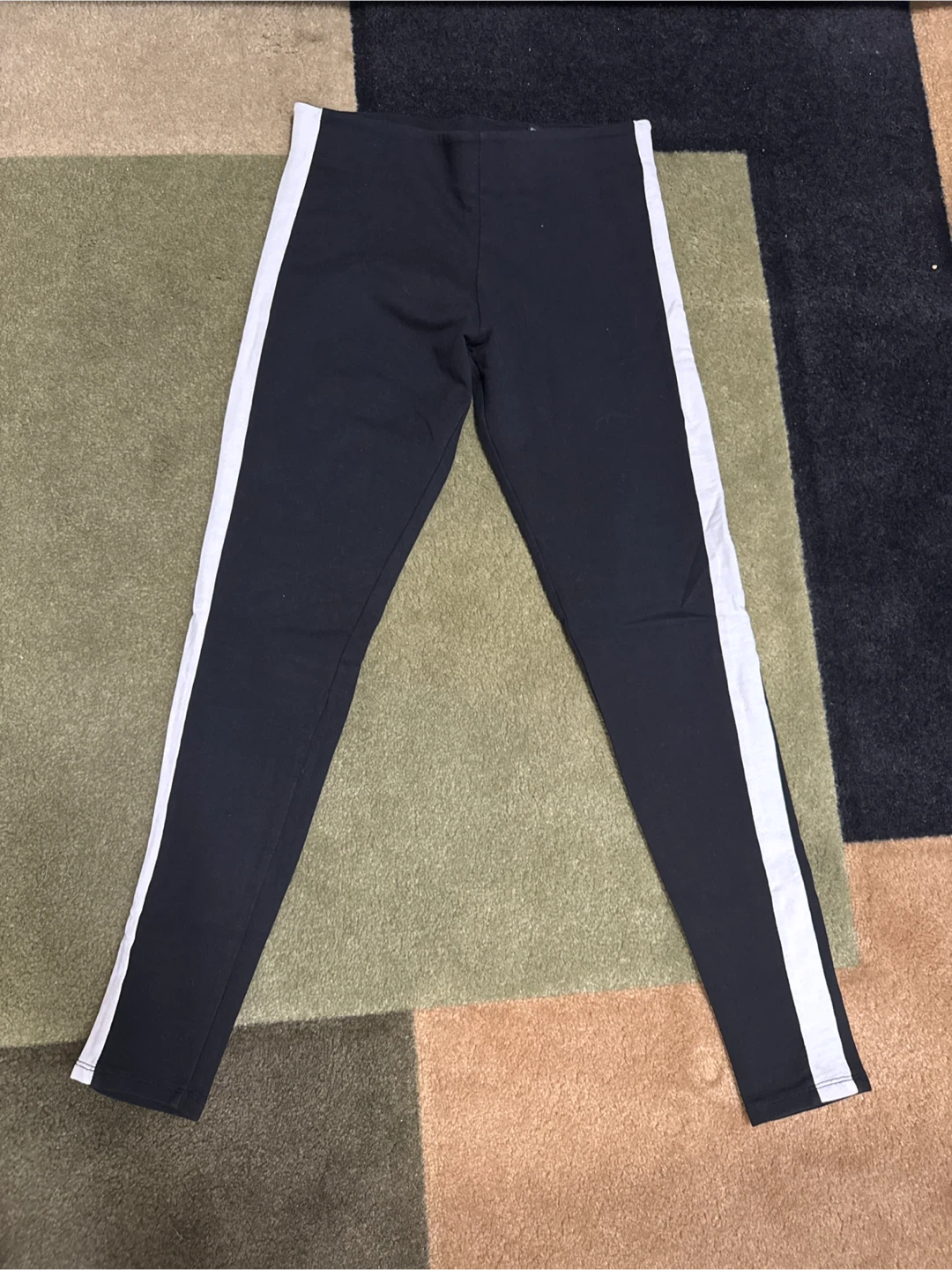 Black leggings with white stripe