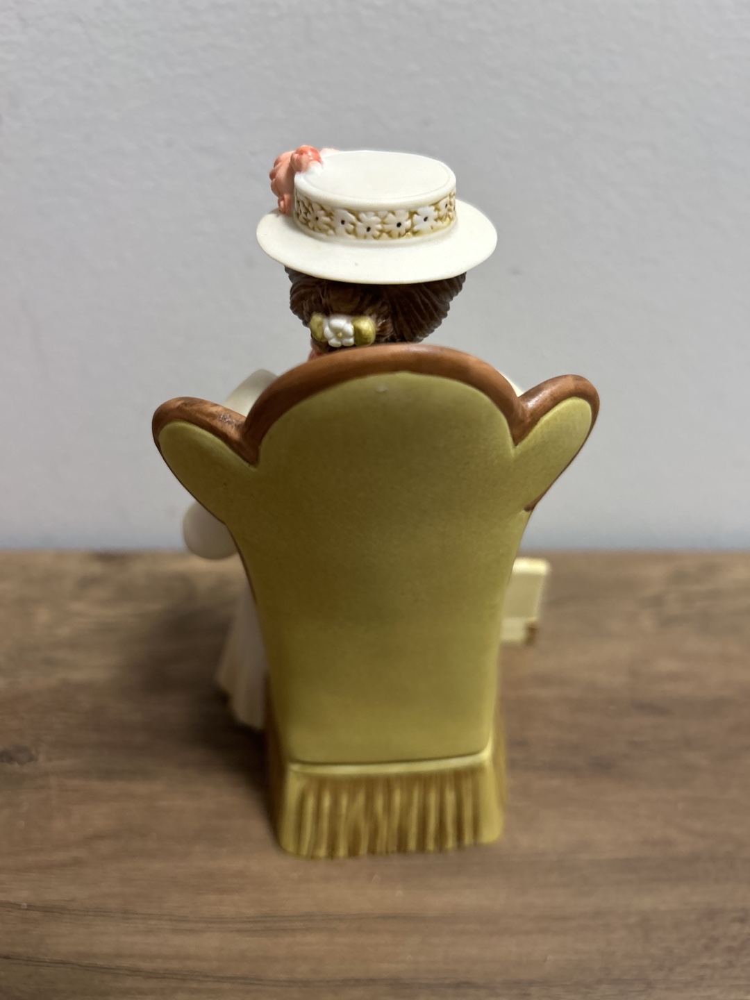 AVON President's Club 2011-2012 Award Figurine - photo 4