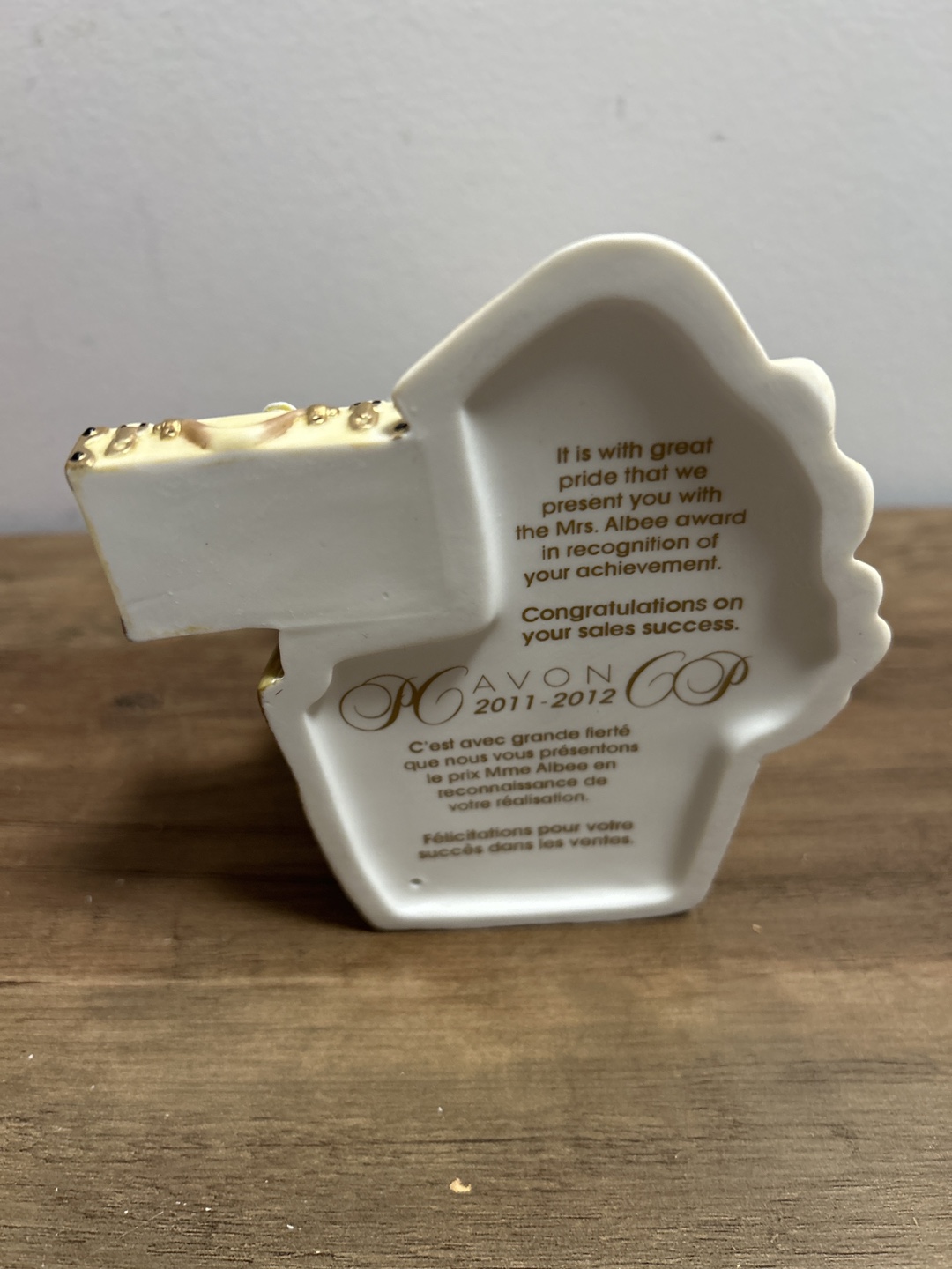 AVON President's Club 2011-2012 Award Figurine - photo 3