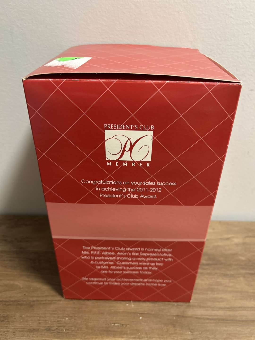 AVON President's Club 2011-2012 Award Figurine - photo 5