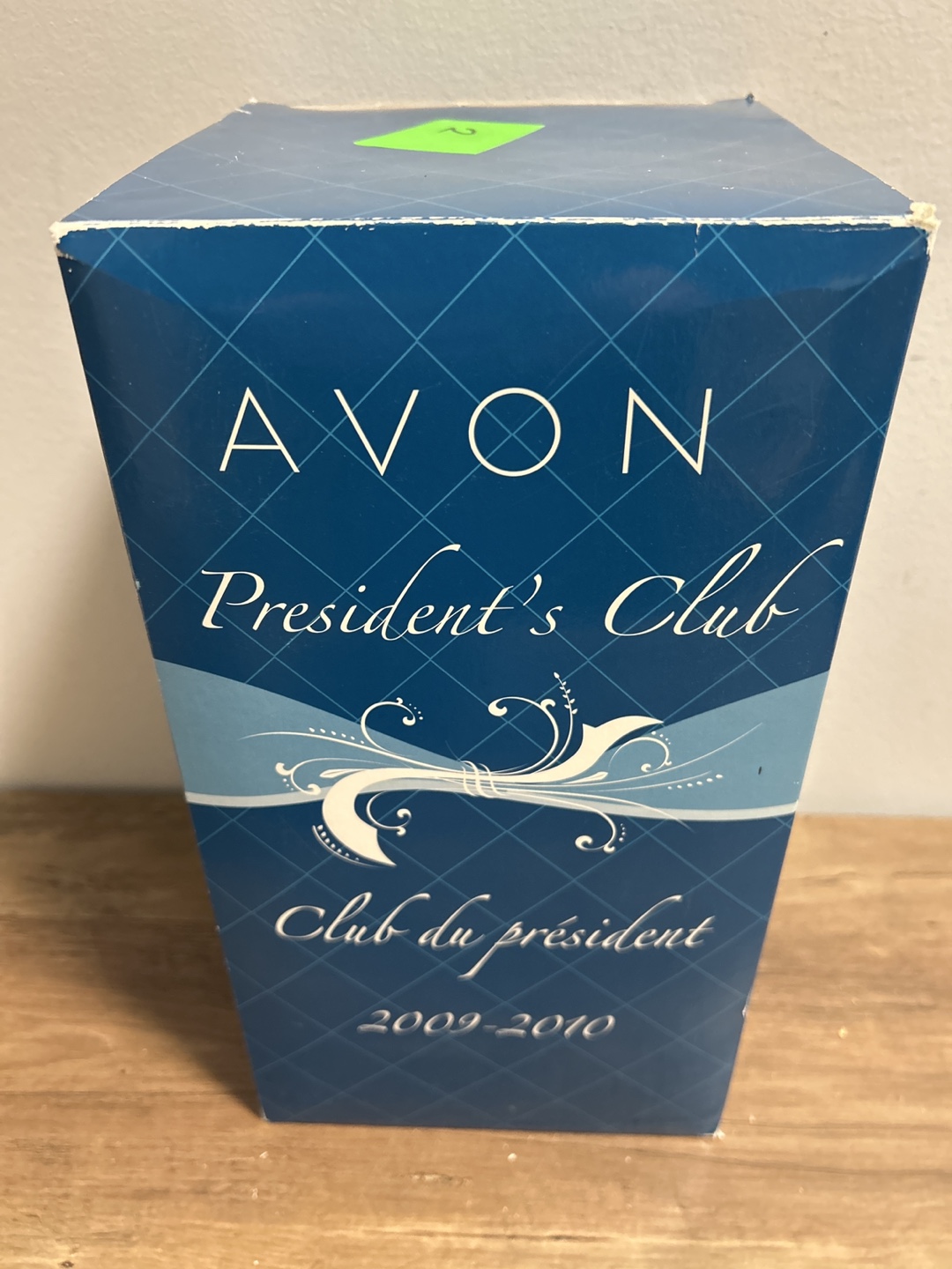Avon President's Club 2009-2010 Mrs. Albee Figurine - photo 2