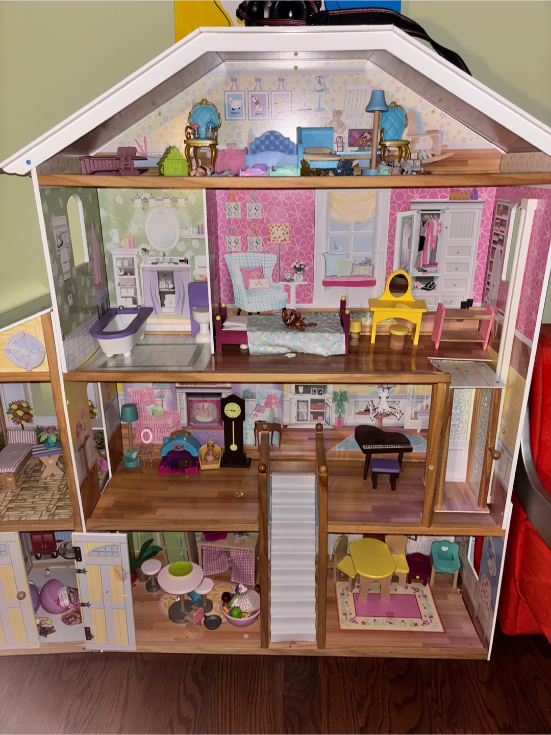 Dollhouse with Furniture